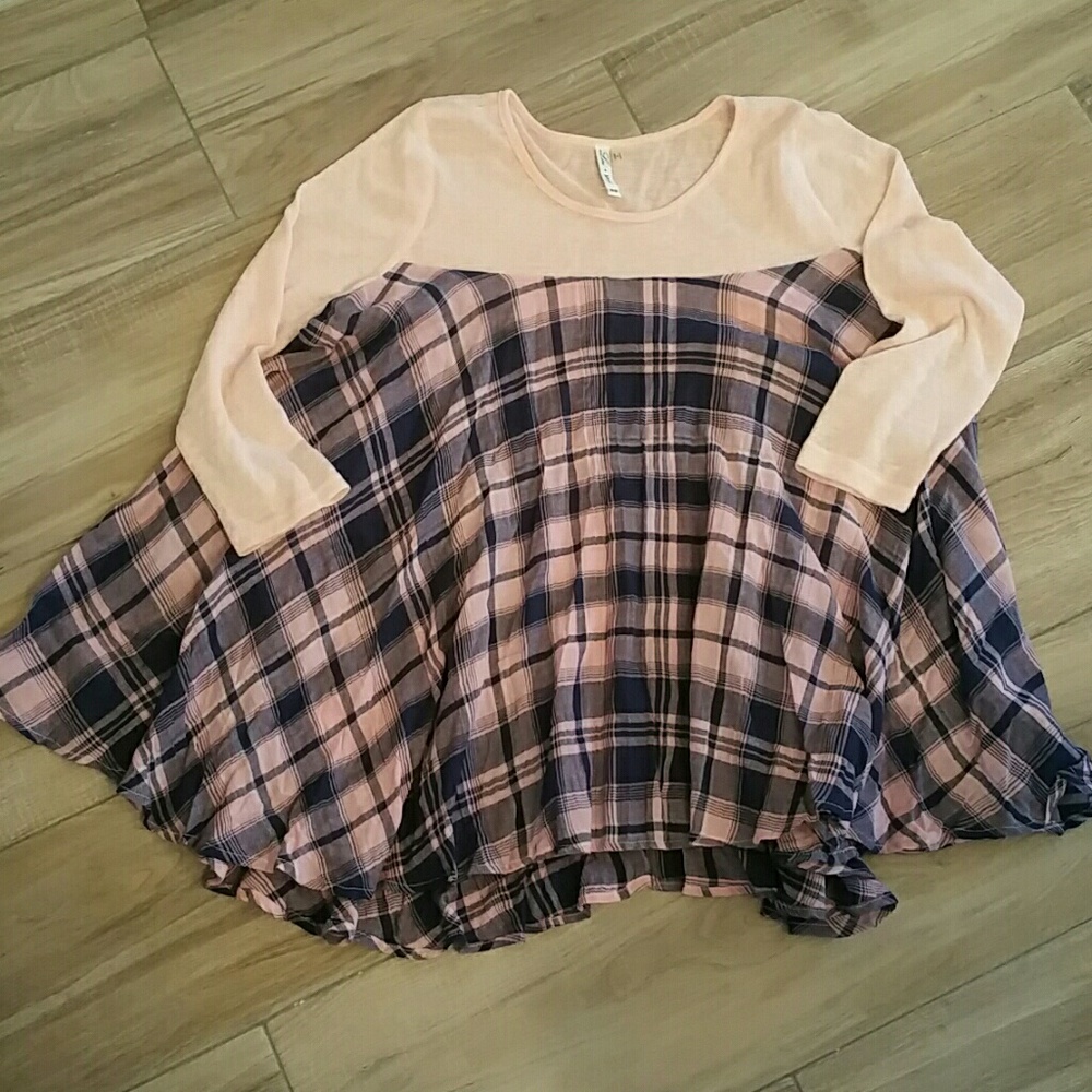 Flowy Blouse looks great paired with leggings